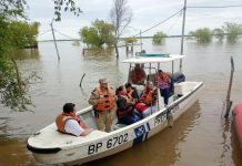 El Gobernador de Chaco ordenó que los presos de su provincia fabriquen camas para los evacuados por El Niño