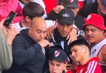 Enzo Pérez sorprendió al aparecer en la popular de River Plate en Córdoba antes del duelo con Belgrano: la reacción de los hinchas