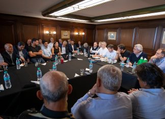 Kicillof sigue con recorridas en clave electoral: desembarca en Jujuy y prepara su viaje a Santa Fe