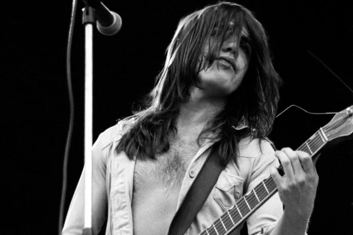 La canción de AC/DC que hizo dudar a Malcolm Young: «No sé si es una porquería o no»