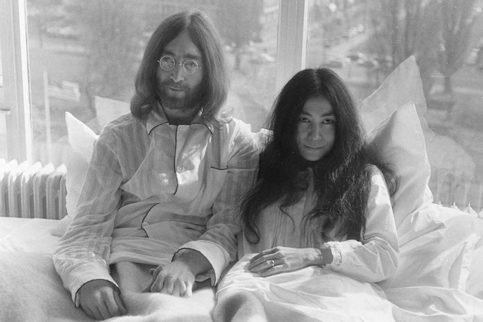 Los dos objetos de John Lennon que Yoko Ono convirtió en una portada inolvidable