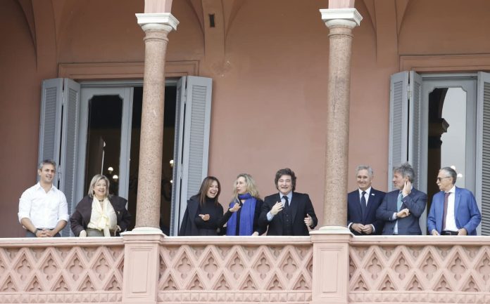 Milei aún no felicitó a Lula y encabeza una nueva reunión de Gabinete tras la derrota de Bolsonaro